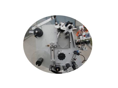 Etiquetadora de botellas pequenas de 10 ml con adhesivo certificado de etiqueta de dobre capa