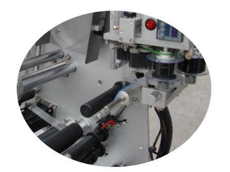 Etiquetadora de botellas pequenas de 10 ml con adhesivo certificado de etiqueta de dobre capa