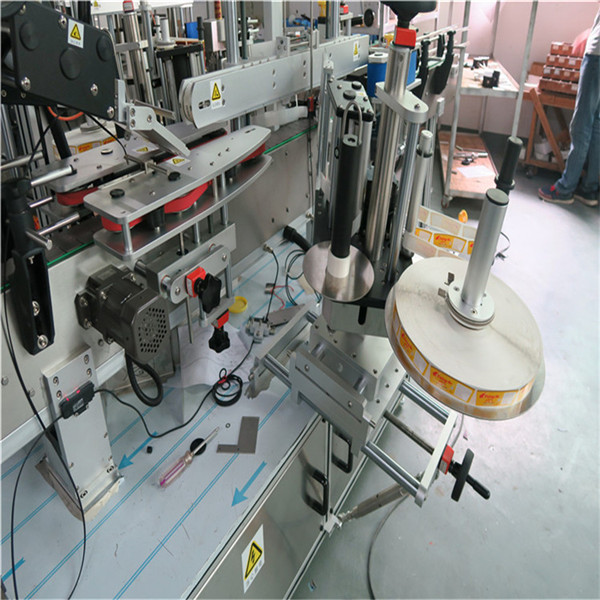 Tres máquinas de etiquetaxe lineal autoadhesivas dianteiras / traseiras / pescozo Bebidas / alimentos / produtos químicos diarios