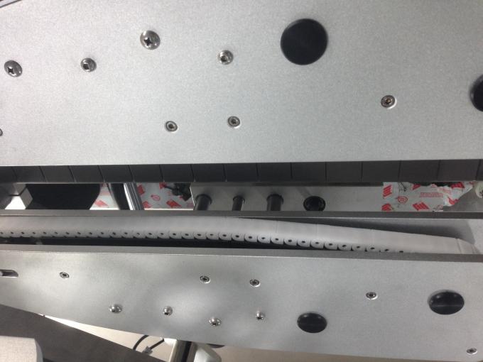 Sistema de control de PLC para máquina de etiquetaxe de botellas de varios tipos