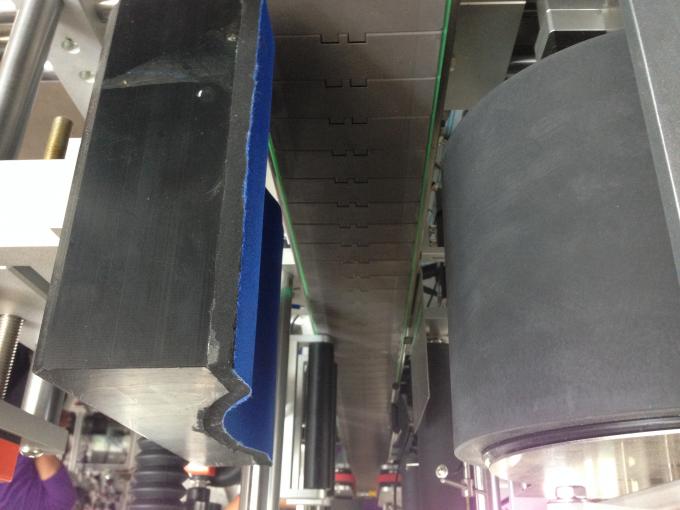 Aplicador automático de etiquetas adhesivas para botellas redondas de plástico / vidro