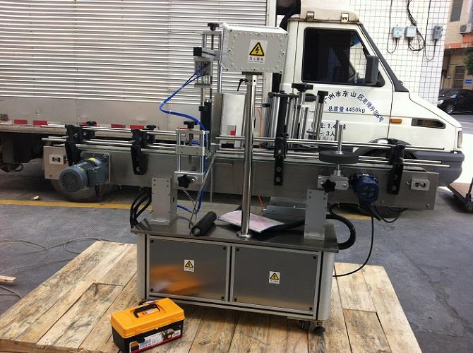 Máquina de etiquetaxe de etiqueta adhesiva de botella redonda de alta precisión para etiqueta adhesiva