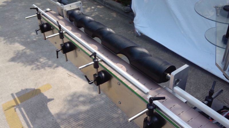 Máquina de etiquetaxe de botellas redondas de China para o provedor autoadhesivo de prezo de fábrica usado