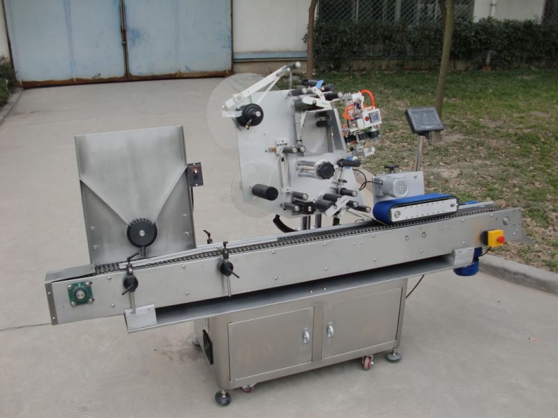 Máquina de etiquetaxe de frascos da marca HY do motor transportador de China, 7a máquina de adhesivos de etiquetas de baterías para provedor de produtos electrónicos