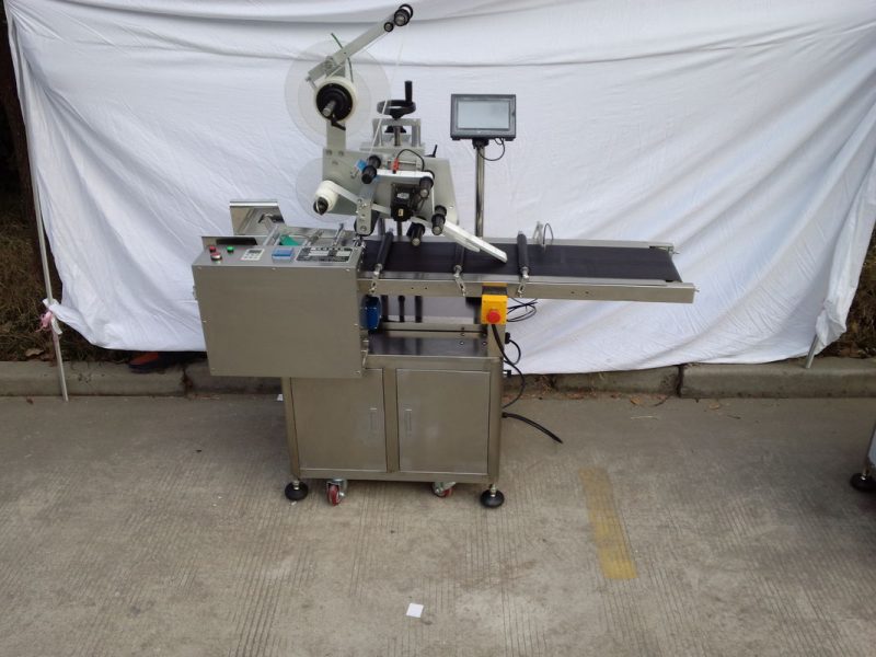 Servo motor aplicador de etiquetas de superficie plana de papel de China por fabricante coñecido da marca Telta