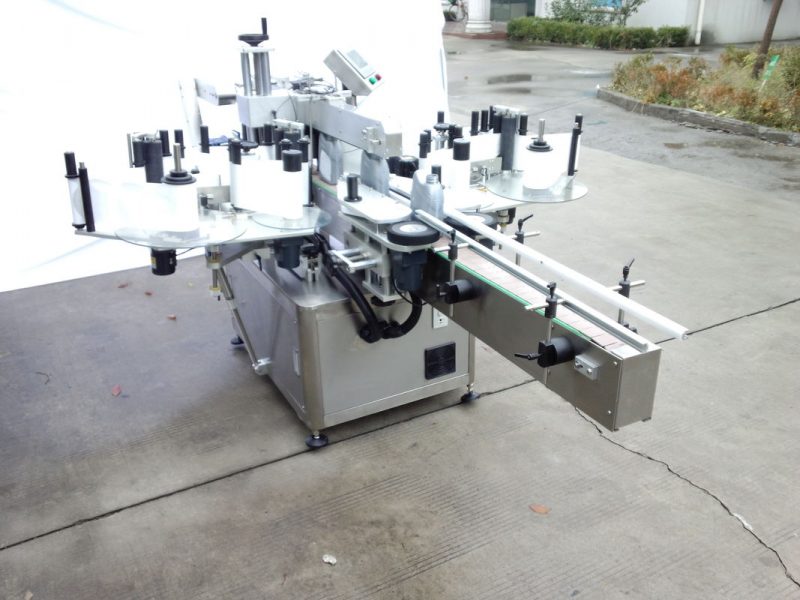 China Máquina de etiquetaxe automática de dúas caras con fronte e parte traseira para botella oval, redonda, Aquare fixa