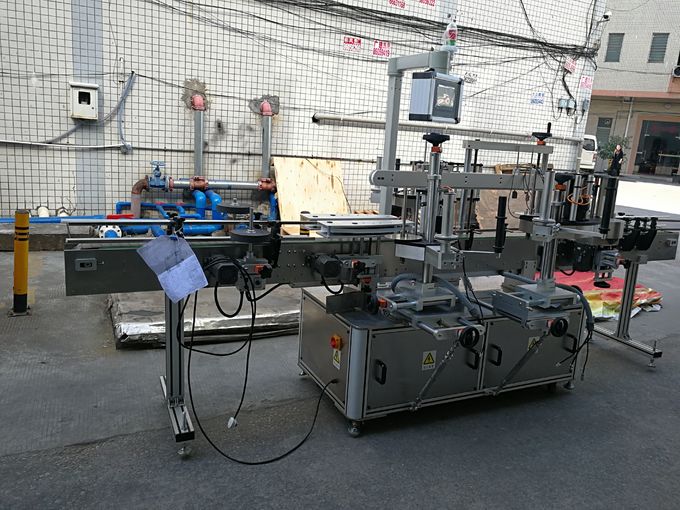 Tres etiquetas Máquina de etiquetaxe autoadhesiva Tensión 110V / 380V