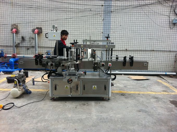 Etiquetadora de botellas redondas adhesivas automáticas para botellas de mascotas dianteiras e traseiras